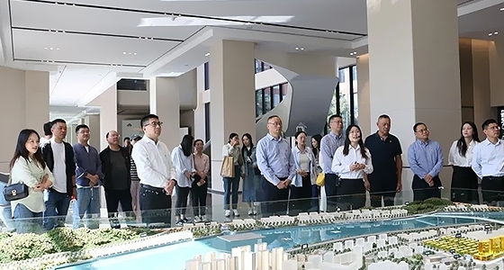 循迹溯源学头脑、求是挺进促践行